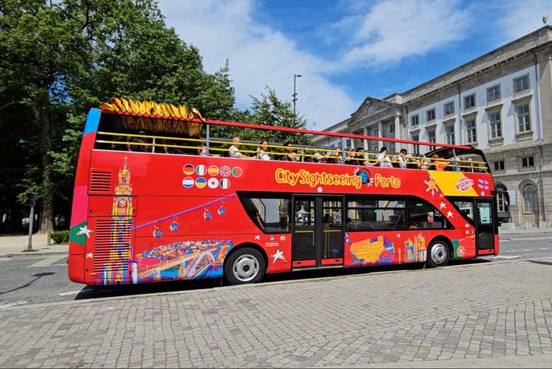 Enjoy the wonders of Porto from the comfort of this bus